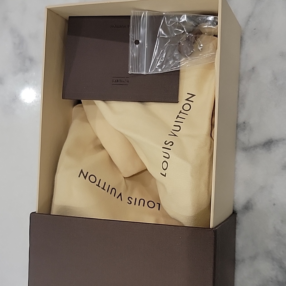 Louis Vuitton patent leather slingback sandals - Picture 12 of 12